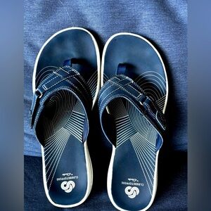 Women’s size 10 Cloudsteppers by Clark in navy blue